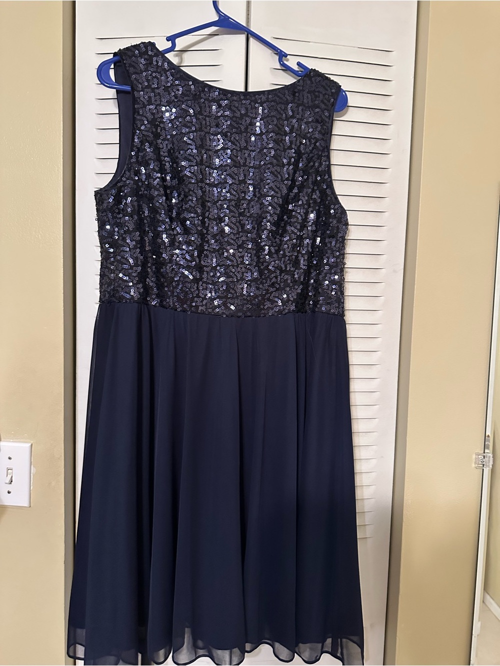 Jessica Howard Navy Blue Sequin Bodice Chiffon Formal Dress – Size 14